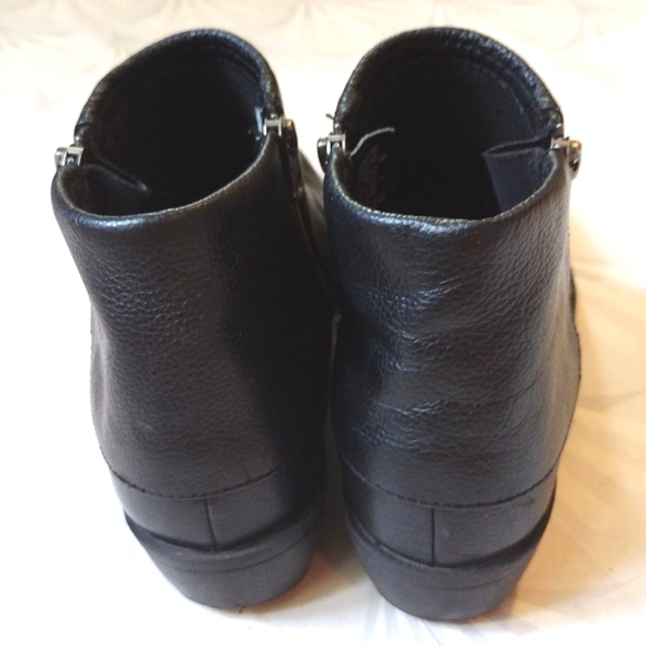B.o.c. Pebbled Black Leather Fold-Over Boot - Picture 5 of 8